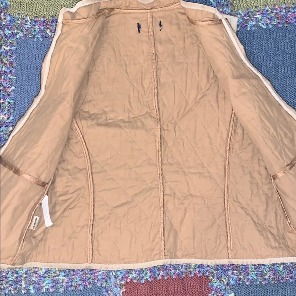 Ann Taylor Quilted Vest - Picture 4 of 7